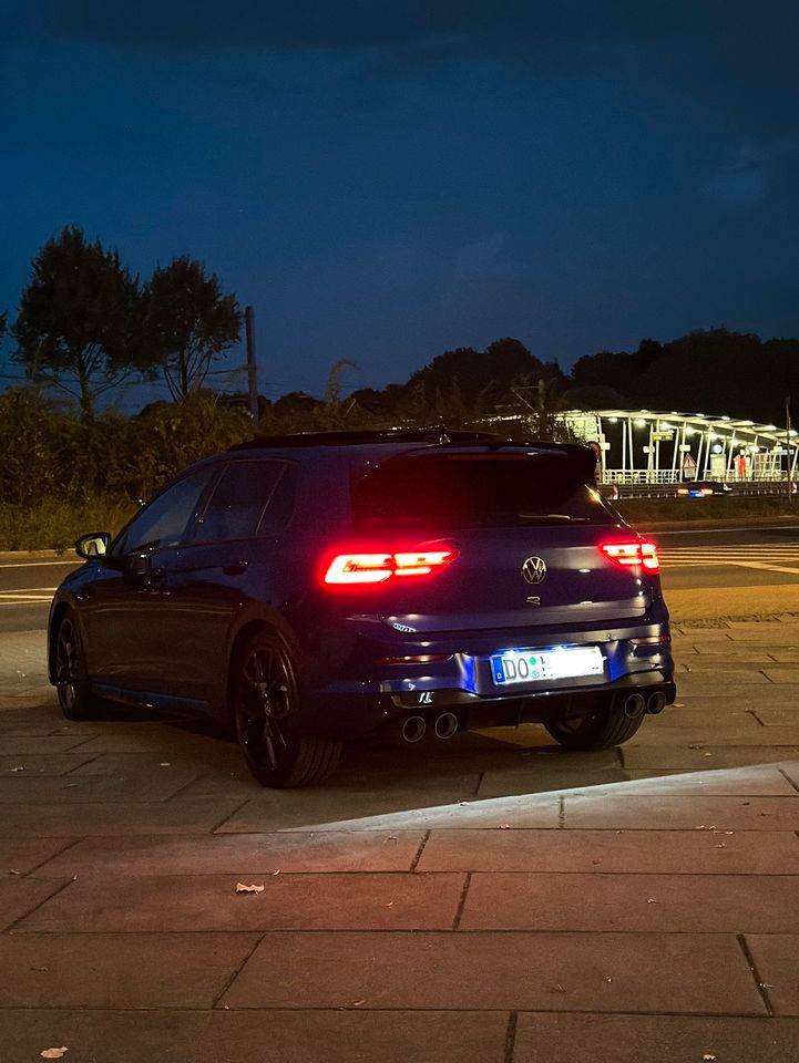 VW GOLF 8 R Performance(320PS) mieten Leihwagen Autovermietung in Dortmund