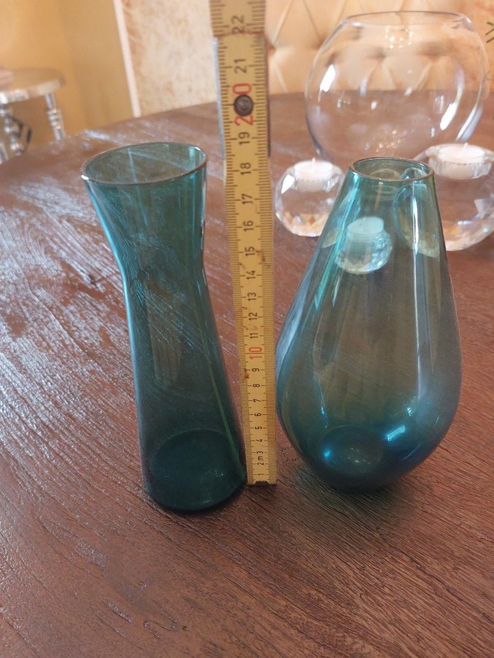 Kleine Vasen - passen ideal zusammen - schöne Farbe in Tensbüttel-Röst