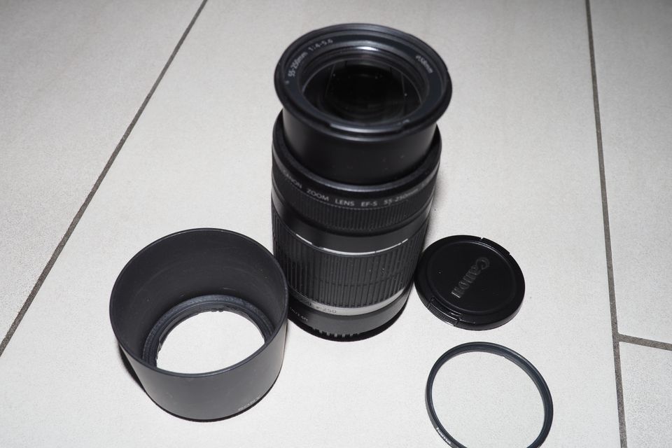 Canon Zoom Lens EF-S 55-250mm 1:4-5,6 IS Top Zustand in Wiesbaden