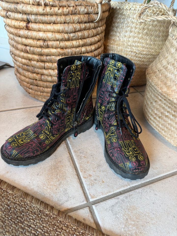 Stiefel Desigual in Waldbröl