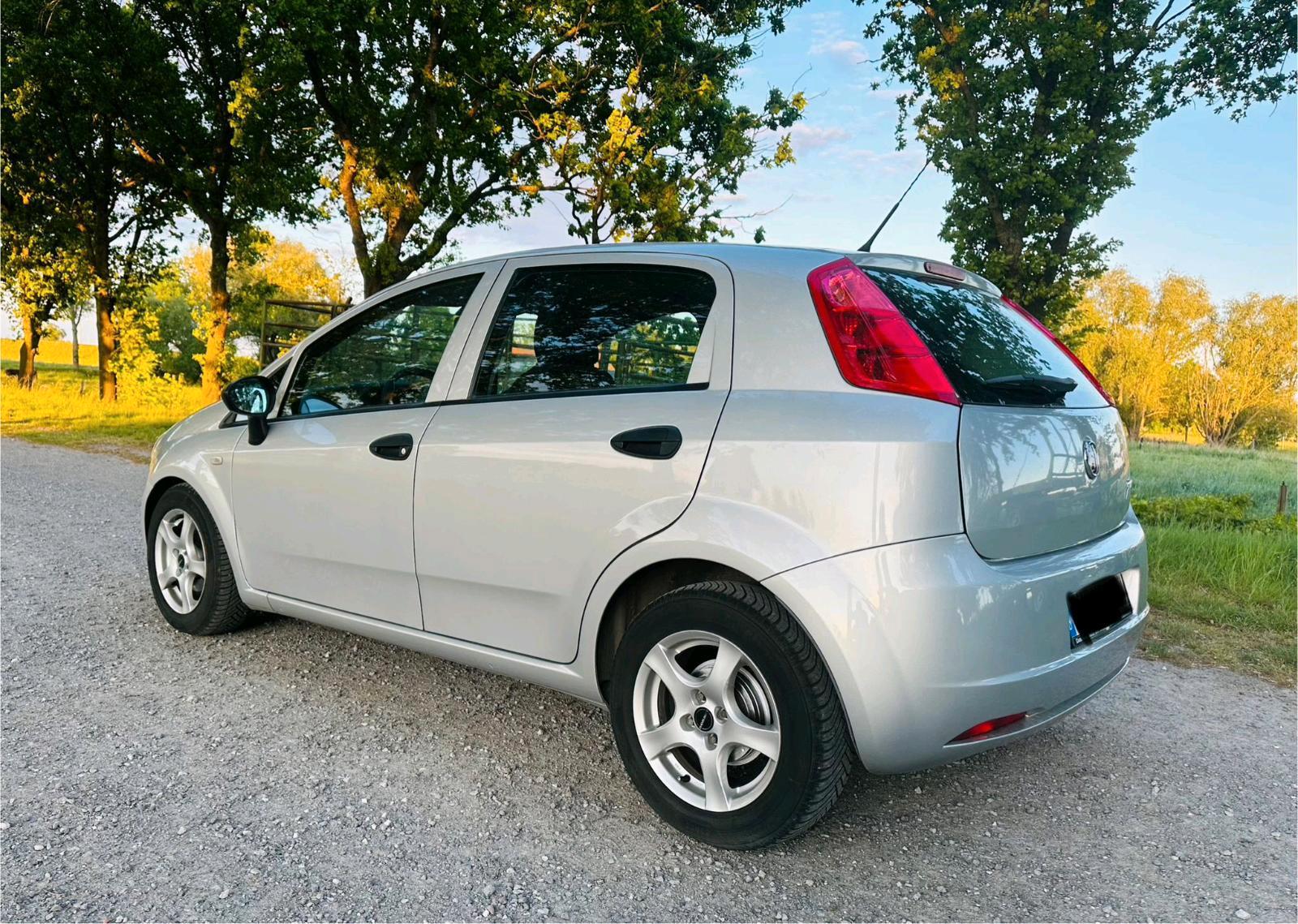 Abbildung des Autos Fiat Punto 1,2 69 PS Eur…