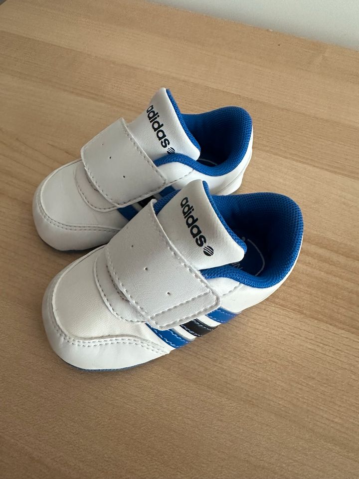 Adidas Krabbel- Schuhe in Lüdenscheid