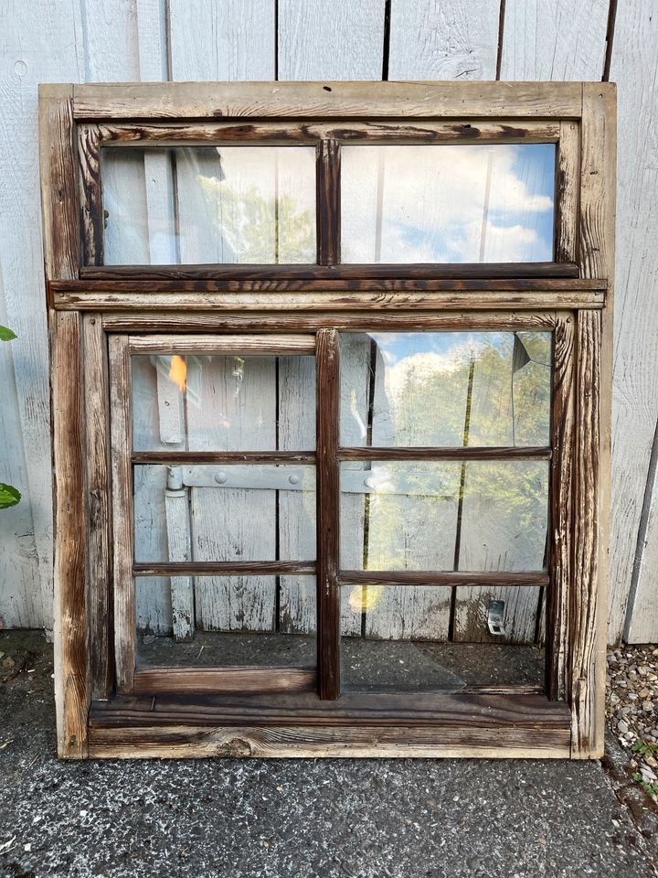 Historisches Sprossenfenster aus Holz mit Schiebefenster in Giengen an der Brenz