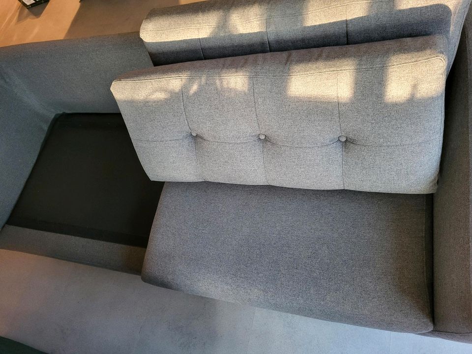 Gemütliches 3-Sitzer Sofa/Couch von Sofacompany in grau & Kissen in Berlin