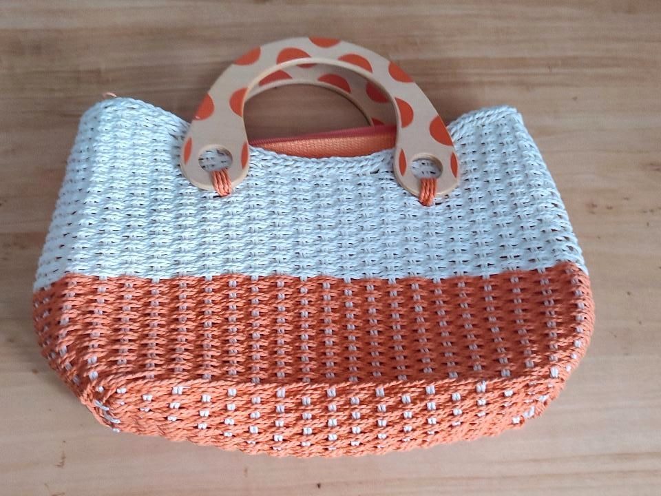 Tasche mit Holzgriffen orange / weiß Handtasche in Hainburg