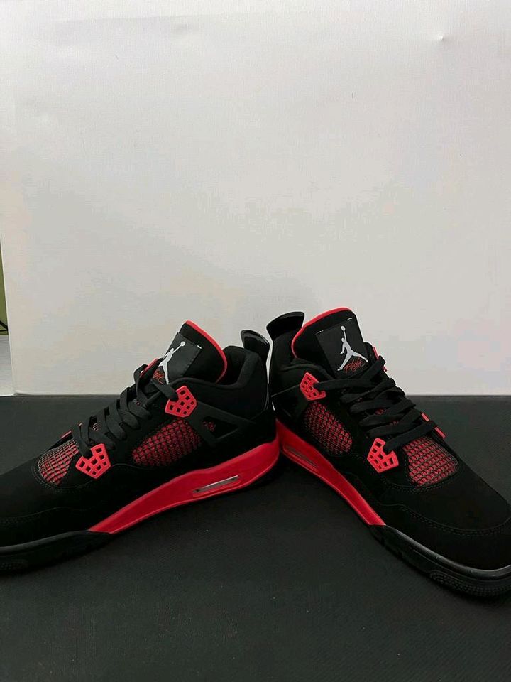 Jordan 4 Red Thunder 39-40 in Troisdorf