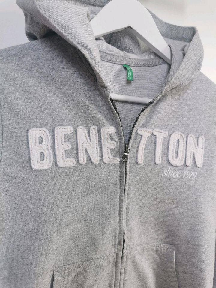 Benetton Sweatshirt Hoodie Jacke Gr. 152 in Bergrheinfeld