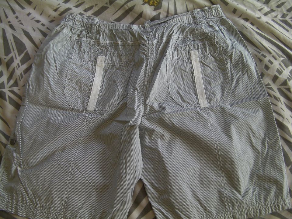 Damen Shorts von M&S Mode Grau gestreift in Grösse 48 in Daleiden