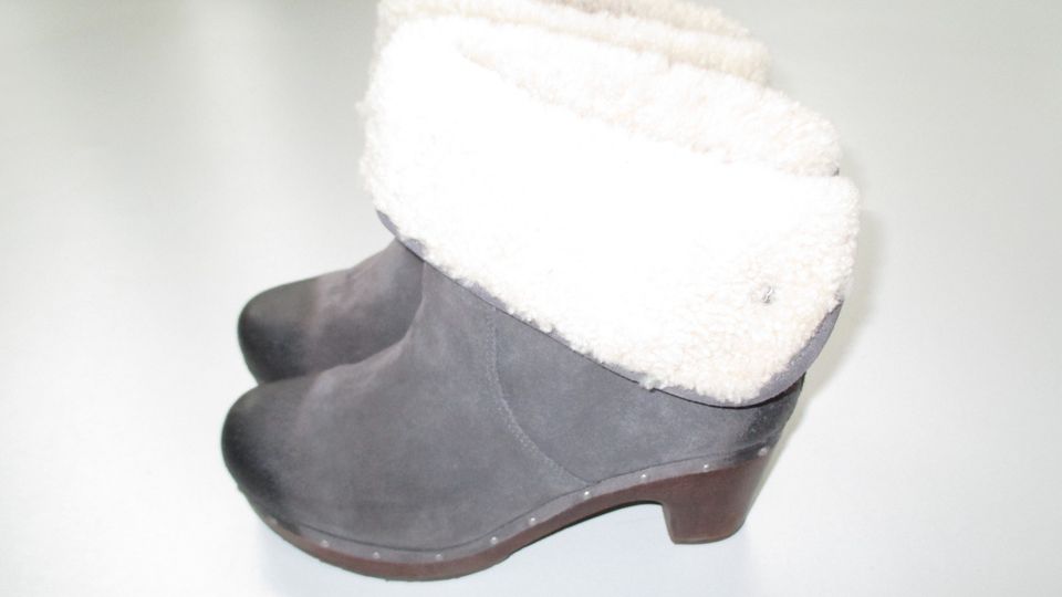 UGG Boots Stiefeletten Holzclogs Lammfell grau Leder neuw. Gr.39 in Berlin