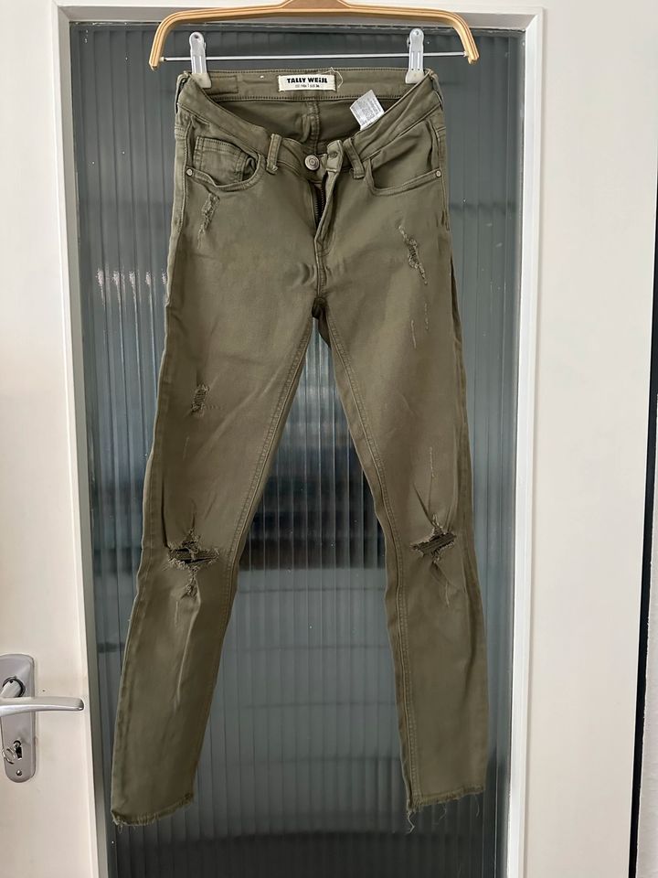 Ripped Jeans Gr. S 36 Khaki olivgrün von Tally Weijl Damen in Freiburg im Breisgau