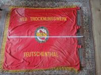 DDR Banner Fahne SED VEB Trocknungswerk Teutschenthal Sachsen-Anhalt - Wolmirsleben Vorschau