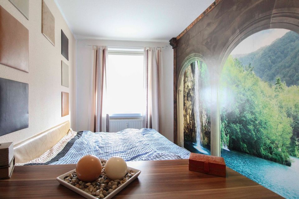 Vorteilhaft geschnittene 3-Zimmer-Wohnung mit Loggia in belebter Umgebung Rostocks in Rostock