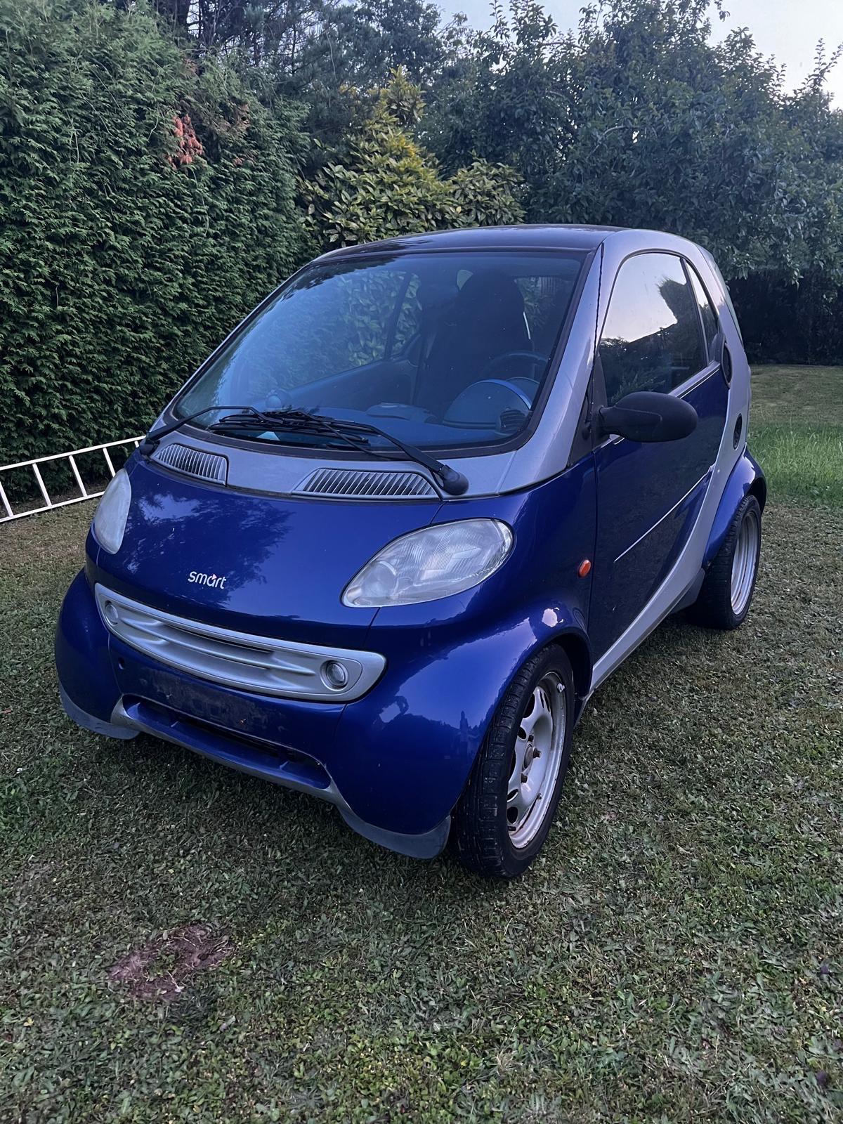 Abbildung des Autos Smart BJ 99, mit TÜV