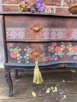 Upcycling antike Kommode boho Blume Unikat Vintage grunge shabby Nordrhein-Westfalen - Herne Vorschau