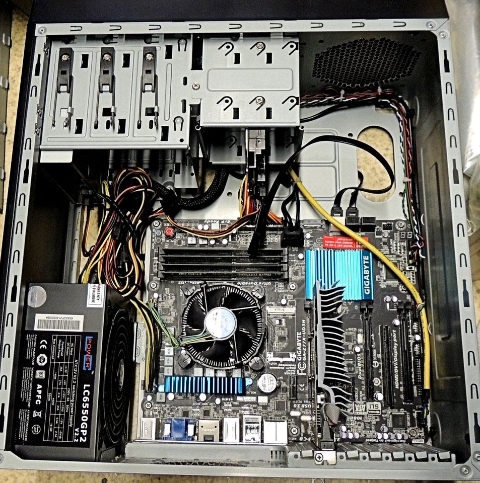 PC COMPUTER Gigabyte GA-Z77X-UD3H  4x3,6 Ghz RAM 8 GB HDD 2000GB in Duisburg