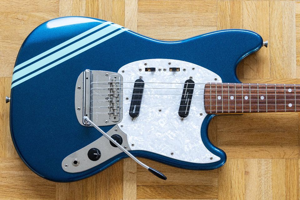 Fender Mustang 69 Reissue Competition Lake Placid Blue CIJ in Bonn