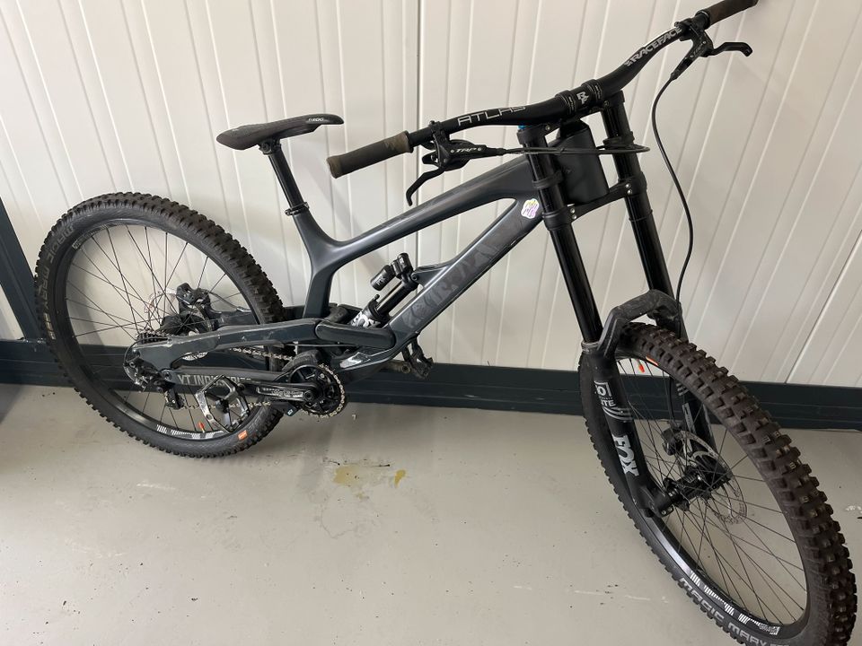 YT Tues CF Pro 2019 Gr.L | Downhill Bike | Rechnung Vorhanden in Menden