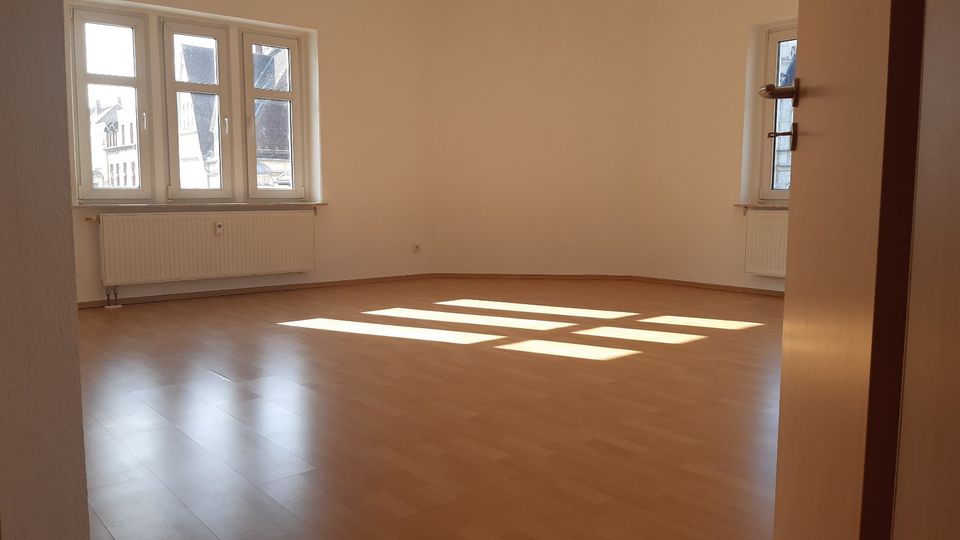 3-Raum DG-Wohnung mit Einbauküche in Zeitz