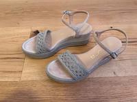 Sandalen Sandaletten Plateau Riemen Pumps UNISA Gr. 37, TOP Kr. Altötting - Tüßling Vorschau