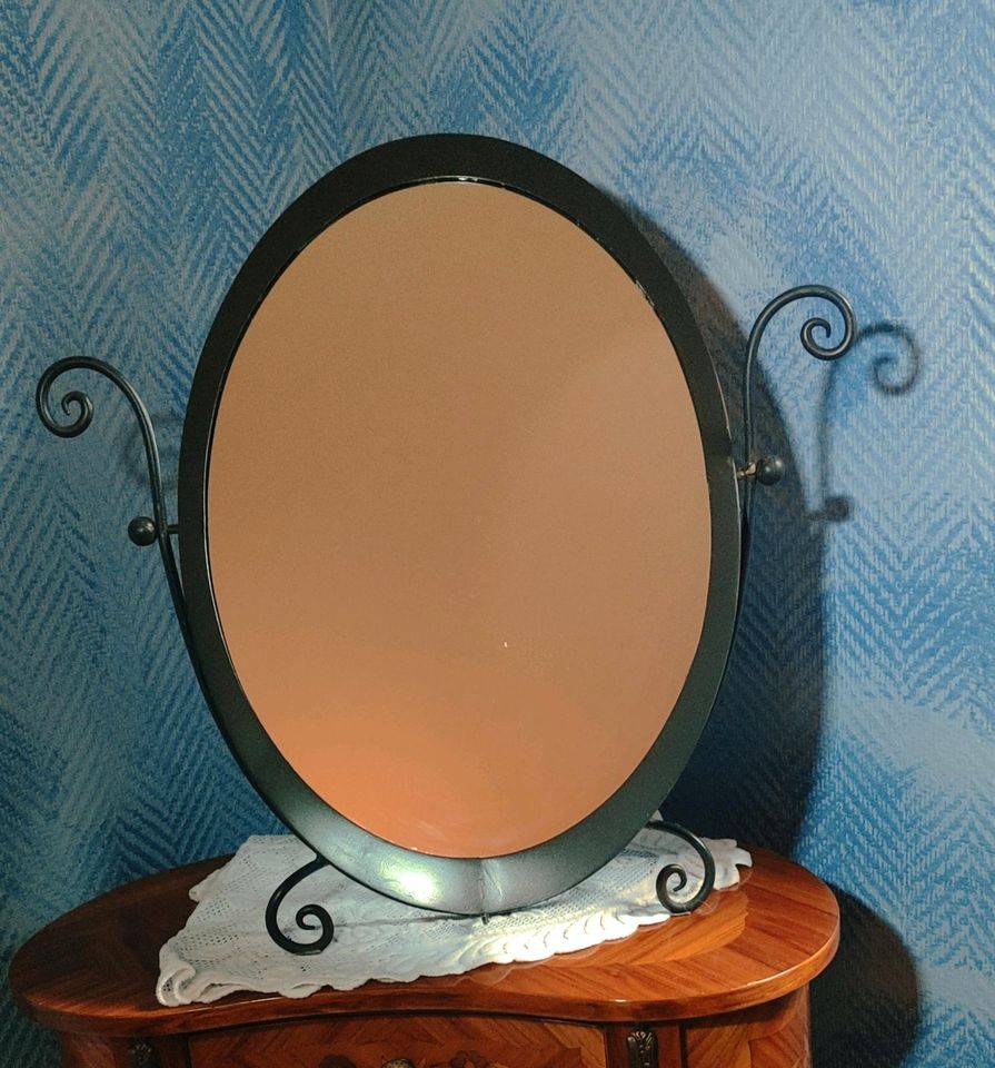 Stand- Kosmetikspiegel im Vintage-Stil in Künzelsau