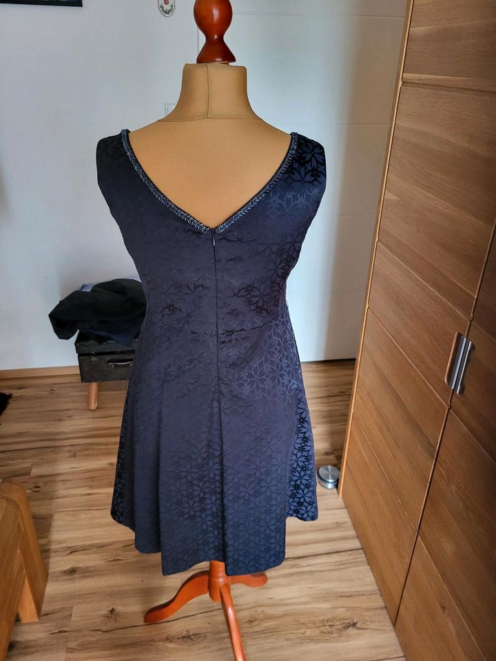 Kleid COMMA mit Etikett, Gr. 40 in Neumarkt i.d.OPf.
