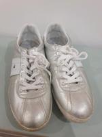 Tommy Hilfiger silber Damen Sneaker Leder Gr.41 Turnschuhe Schuhe Hessen - Wetzlar Vorschau