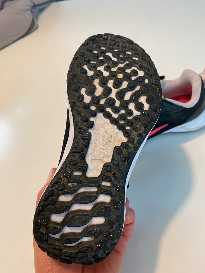 Nike Schuhe für Mädchen in Kappel-Grafenhausen