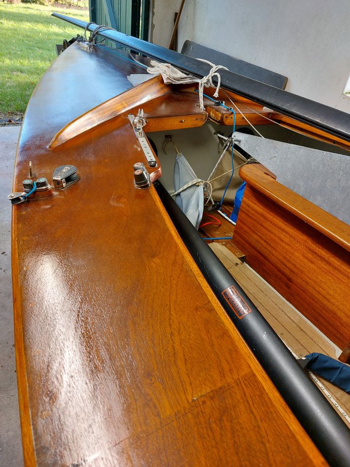 Segelboot Pirat -- Holz, antik, top Zustand, segelfertig in Plön 