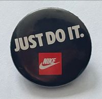 Vintage Nike Button Pin Ansteckpin 80/90er schwarz „just do it“ Bayern - Volkach Vorschau