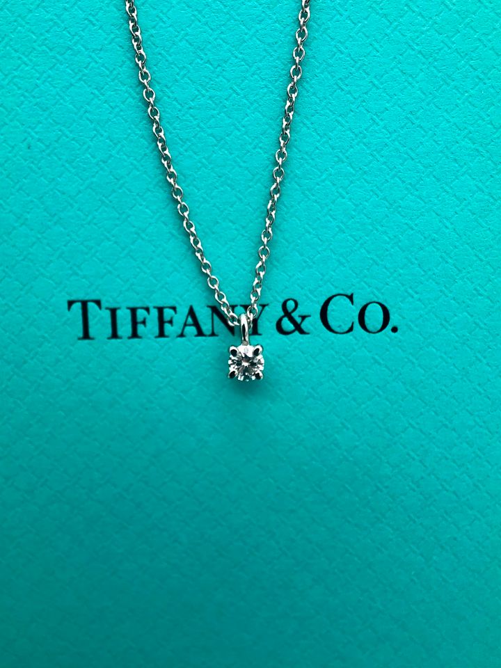 Tiffany&Co. Solitärkette mit Diamant 0.12 Karat, Platin in Hanau