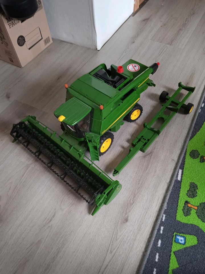 John Deere Mähdrescher in Remmels