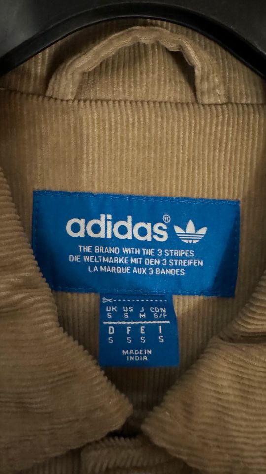 Adidas Übergangsjacke, S in Berghaupten