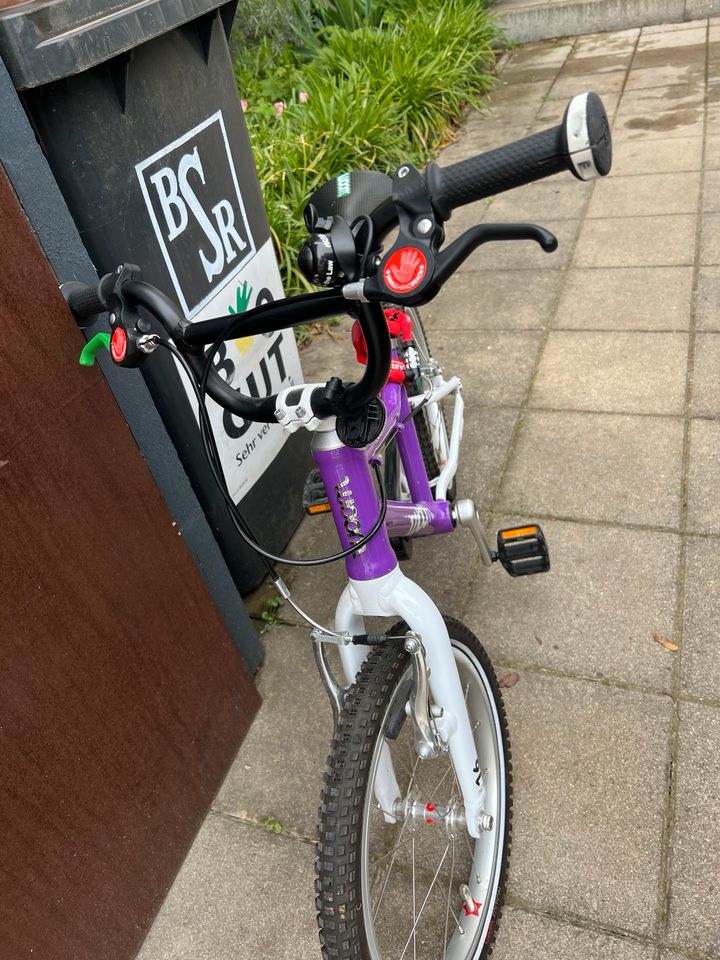 Woom 3 lila wie neu Kinder Fahrrad in Berlin