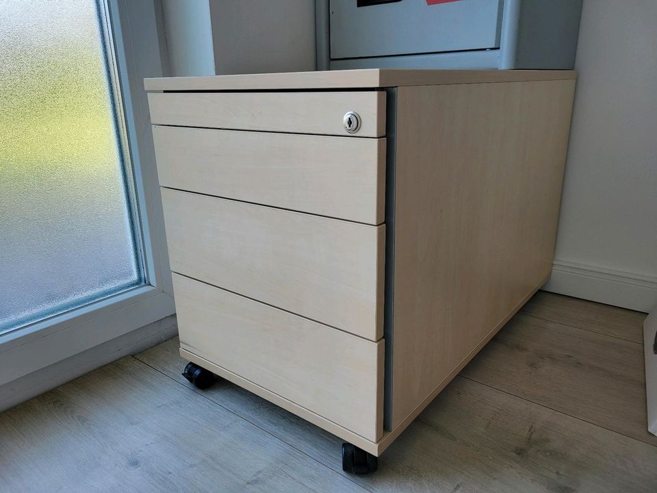 Büroschreibtisch 180cm x 110cm + Rollschublade in Wegberg