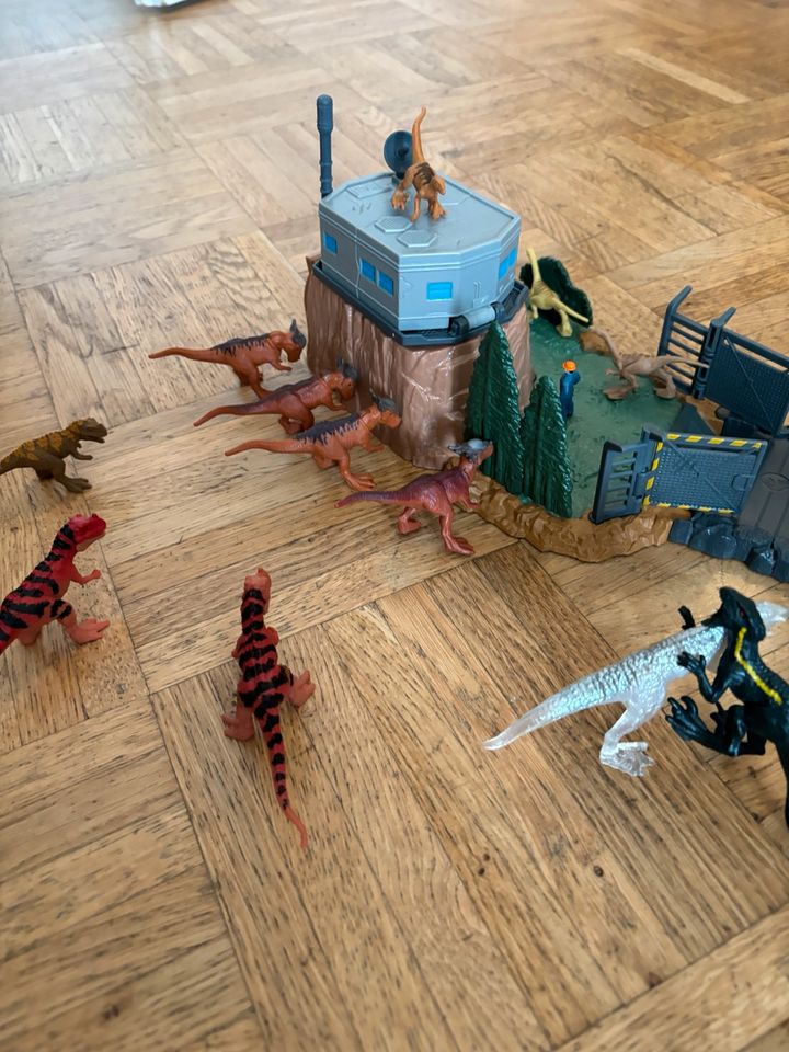 Jurassic World Mini Spielsets Arena Rampage Mosasaurus Gehege Set in Wiesbaden