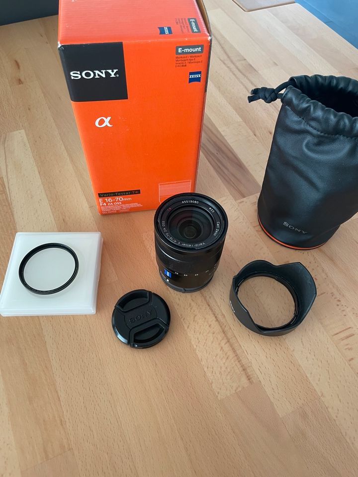Sony Objektiv Zeiss 16-70mm F4 OSS in Lörrach