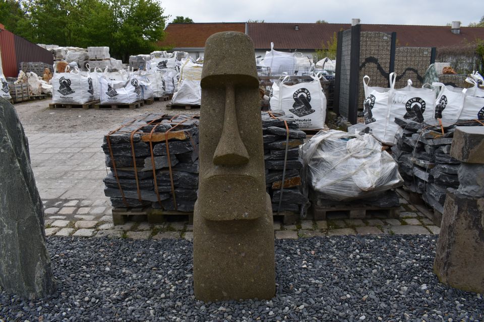 Basalt Skulptur Moai Kopf in Berlin