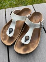 Zehensandalen wie Birkenstock Silber 37 Bremen - Oberneuland Vorschau