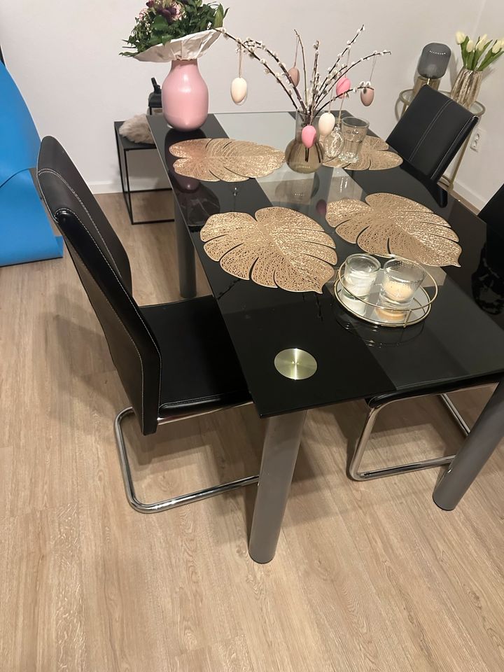 Esszimmer Tisch inkl. 4 Stühle Ikea in Braunschweig
