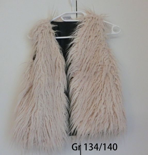 Mädchen Faux-fur Weste von YIGGA Gr 134/140,wie Neu in Nordrhein-Westfalen  - Hagen | eBay Kleinanzeigen ist jetzt Kleinanzeigen