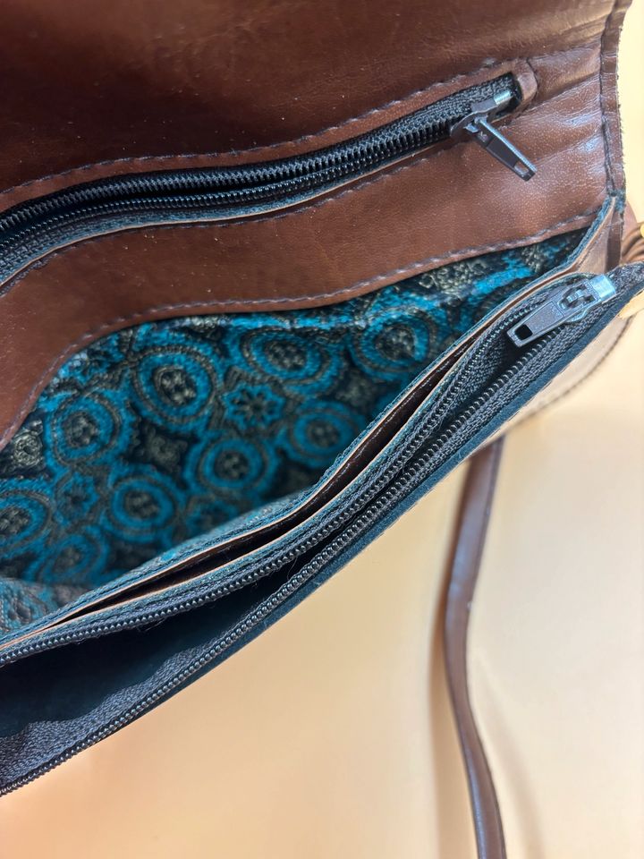 kleine Handtasche Umhängetasche braun Retro mit Reißverschluss in Hann. Münden