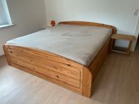 Holzbett massiv Kiefer 180x200 cm Liegefläche mit 2x Nachttisch Sachsen - Ottendorf-Okrilla Vorschau