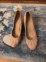 Zign Keilabsatz Pumps Rose Leder NEU 39 Berlin - Reinickendorf Vorschau