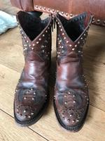 Lederstiefelette mit Nieten, Handmade, Gr.38 Hessen - Schlangenbad Vorschau