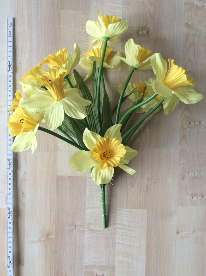 Blumenstrauß Narzissen Lilien Dekoration Wohnzimmer künstlich in Lützow