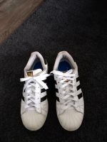 Adidas Turnschuhe Gr. 42 guter Zustand Niedersachsen - Zetel Vorschau