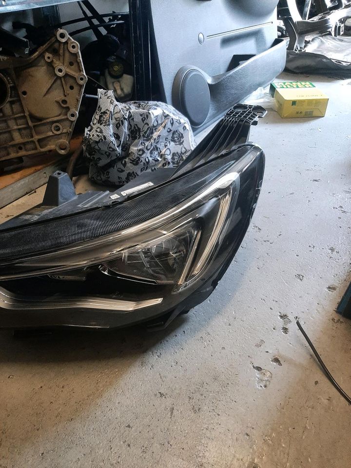 Opel Astra Opel Grandland LED Scheinwerfer links YP00015780 in Herten