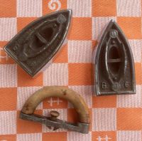 Bügeleisen antik alt aus Metall Gusseisen mit Holzgriff Rheinland-Pfalz - Ludwigshafen Vorschau