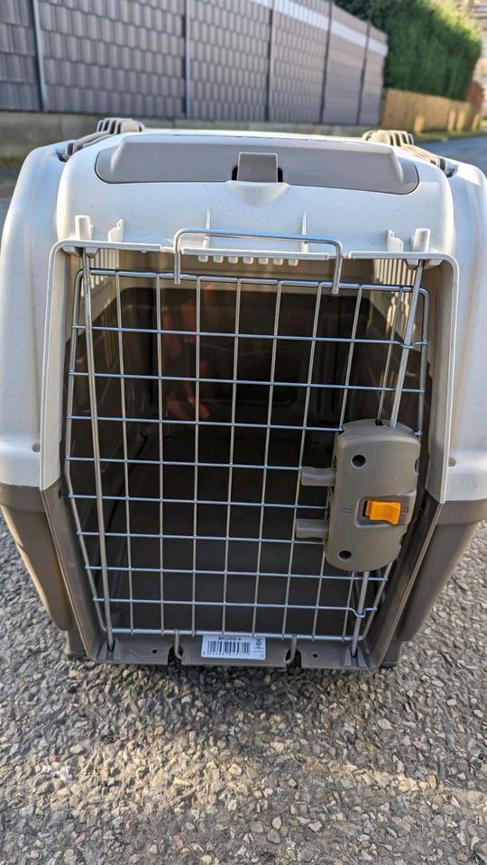 Hundebox Skudo 4  Transportbox S-M 51H 48B 68 T in Oberhausen