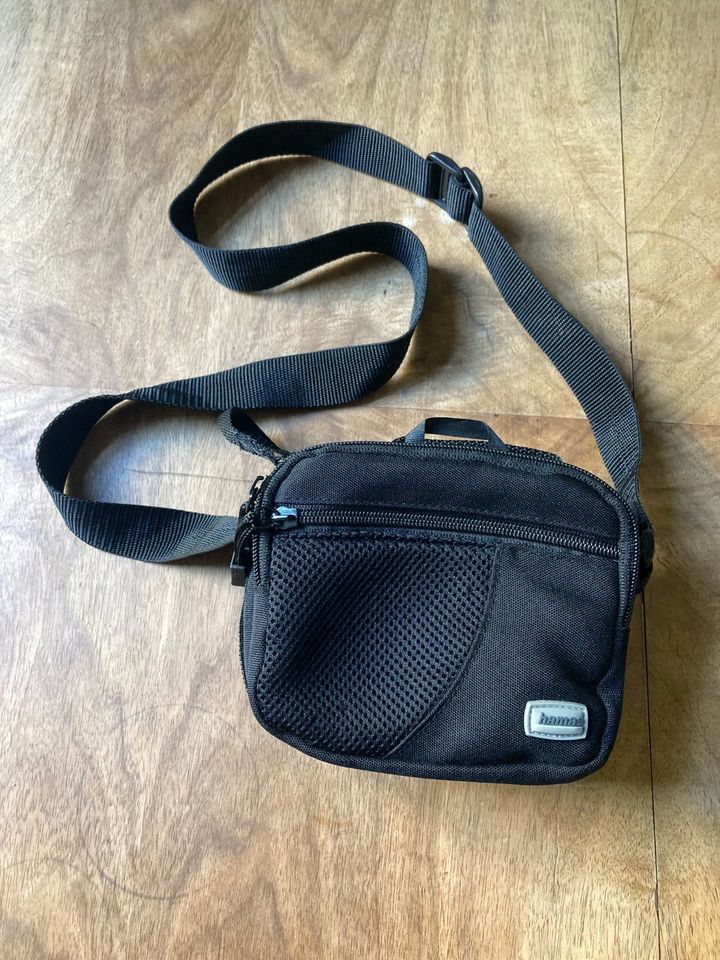 Black HAMA Camera bag - NEW without tags in Berlin